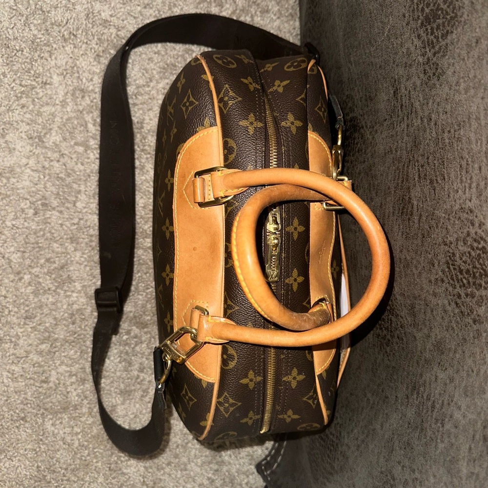 Louis Vuitton Deauville  Monogram Tote Bag - Picture 2 of 8